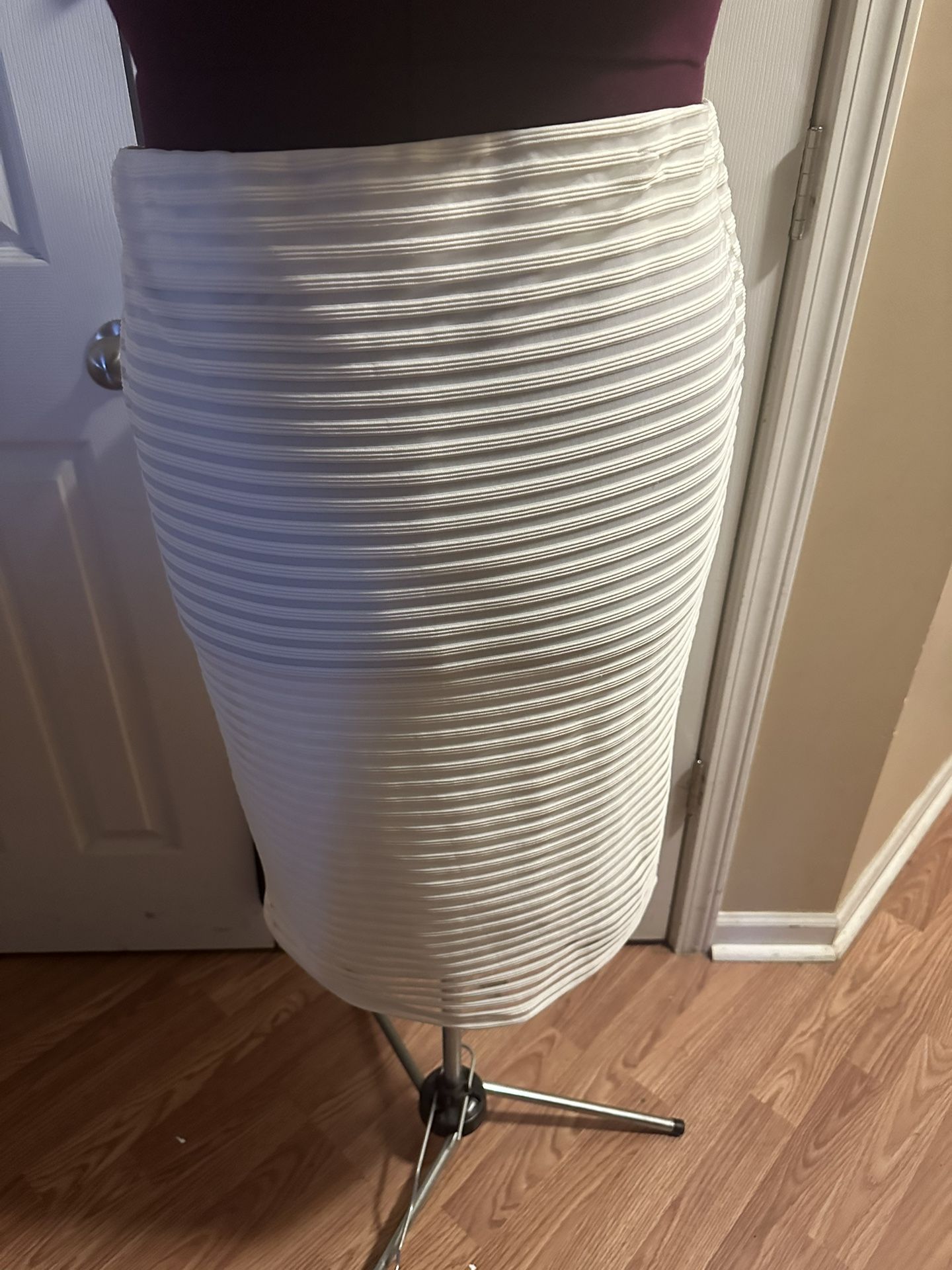 White Ribbed Skirt Size 3X