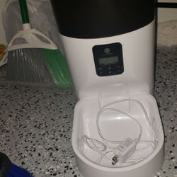 Automatic Dog Feeder