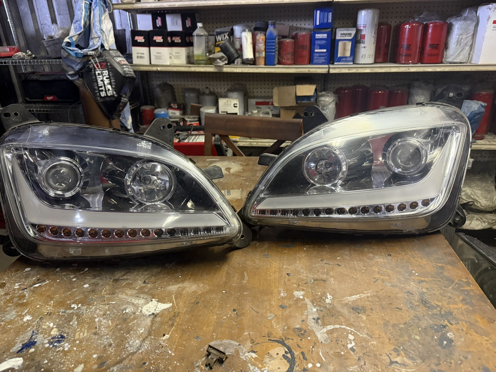🔧 Headlights for Peterbilt 579 w/ LED Strip