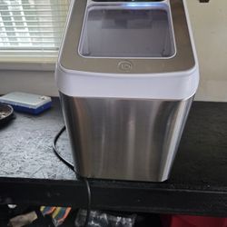 Brand New 72lb Ice Maker