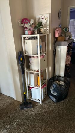 Free shelf with cubby’s
