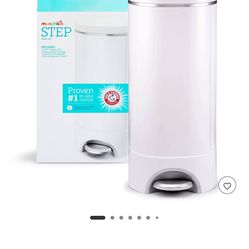 Munchkin STEP Diaper Pail, Powered by Arm & Hammer