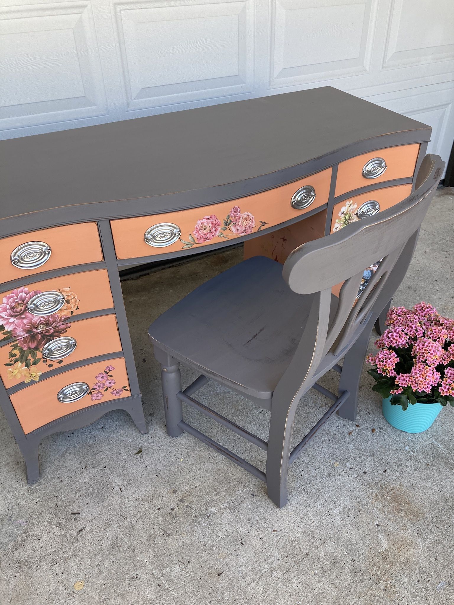 Stunning Quality Desk And Chair Floral