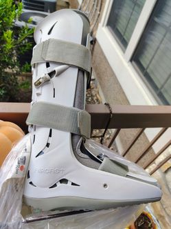 Aircast Walking Boot Medium Right
