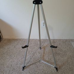 Easel With Demo Paper