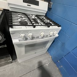 New GE White 5 Burner Gas Range With Air Fry