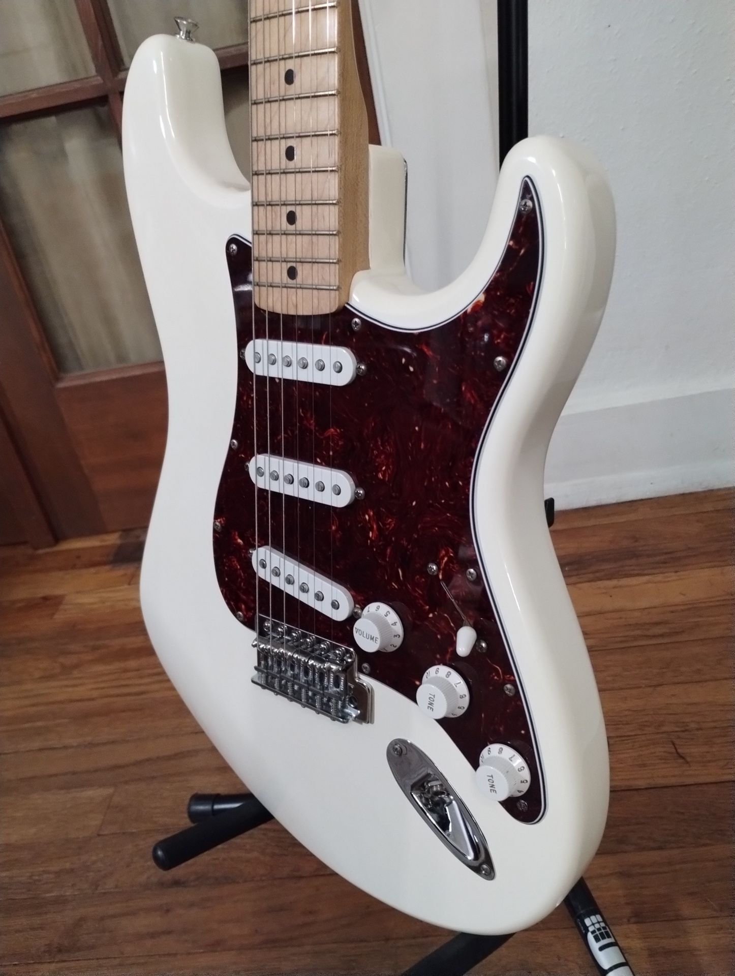 "NO TRADES" 2003 Fender Standard Stratocaster MiM 3s