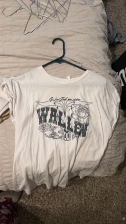 White t shirt size L