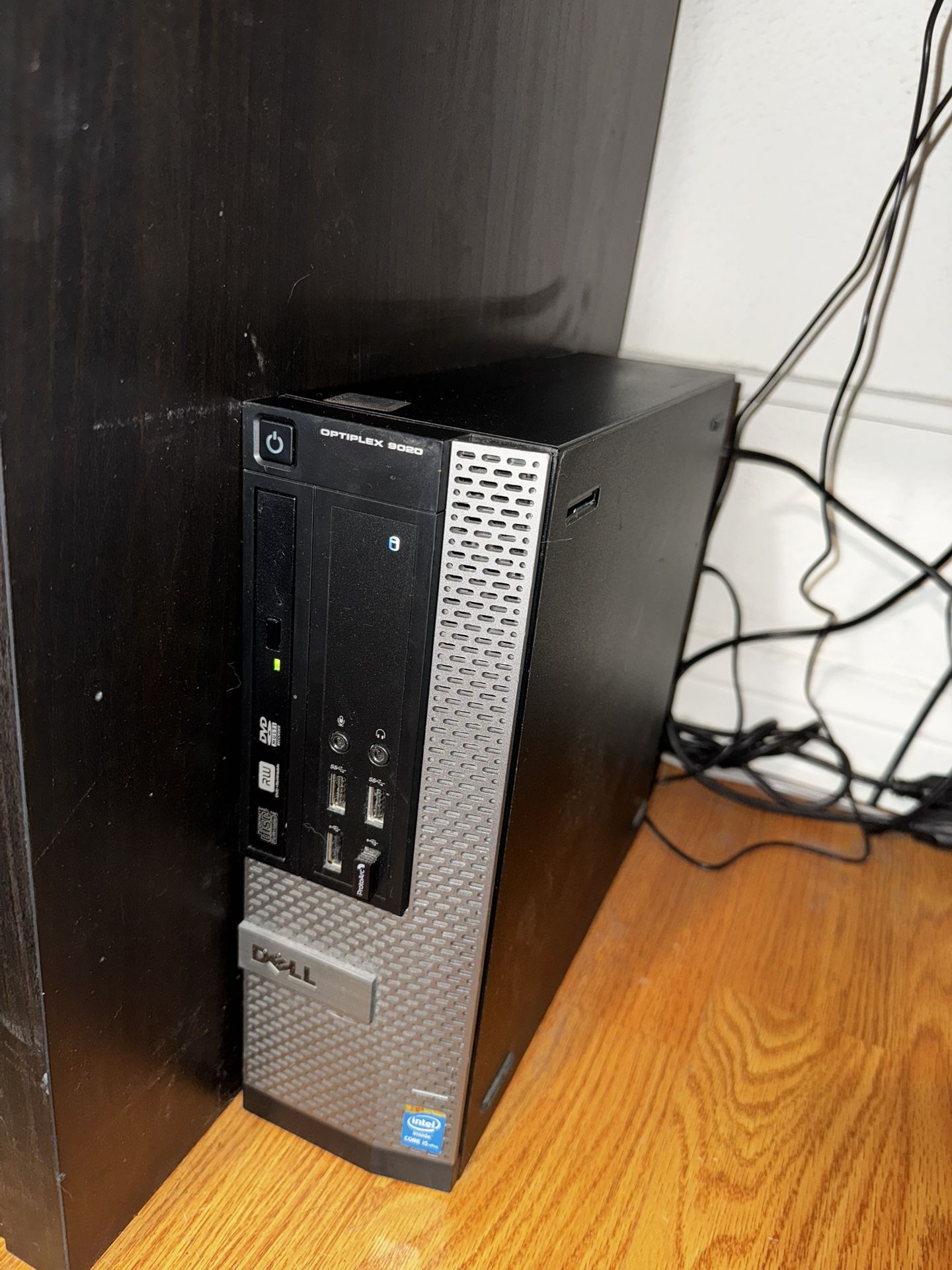 PC Monitor And Light Up Key Board 