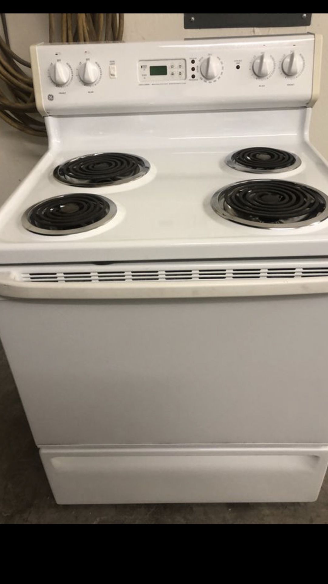 GE Hotpoint electric stove