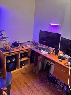 Corner desk