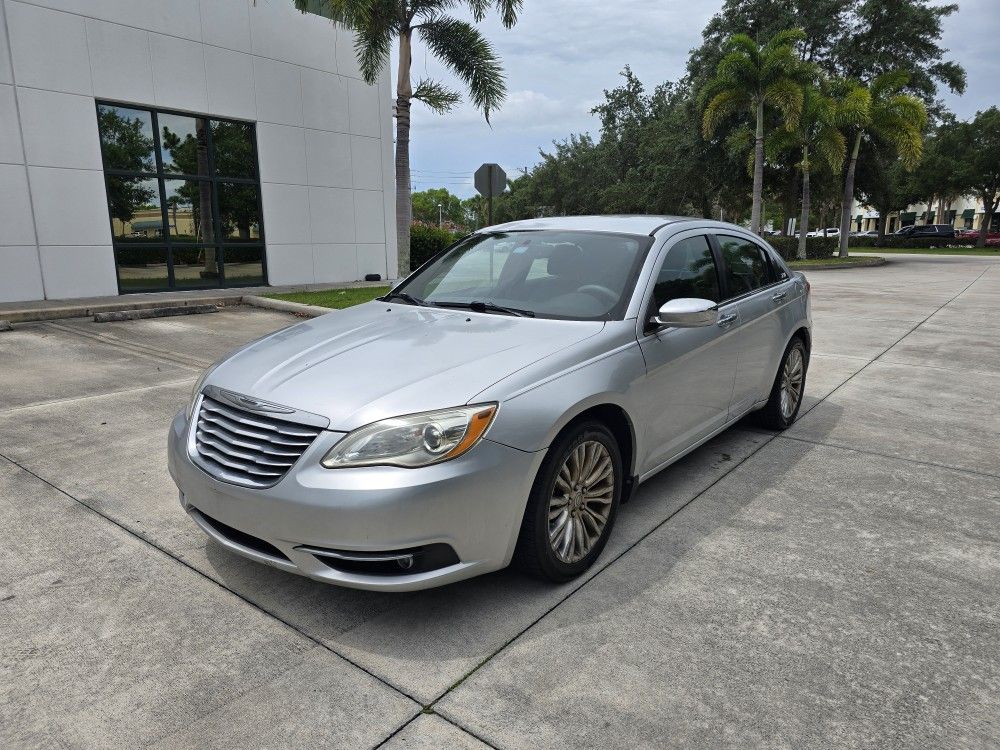 2013 Chrysler 200