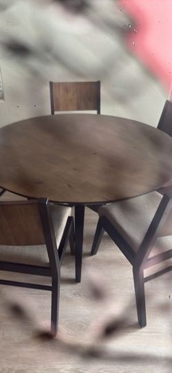 Dining room table