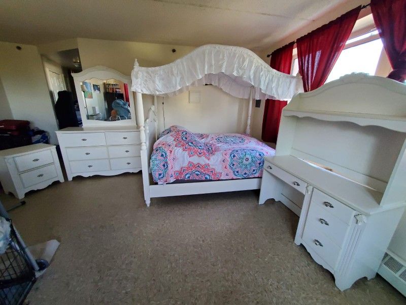 Solid Wood Canopy Bedroom Set