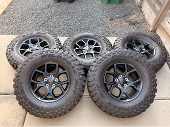 5x Brand New Jeep Wrangler Gladiator Wheels and Tires 285/70/17 Falken Wildpeak MT