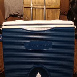 Rubbermaid Wheeled Ice Cooler