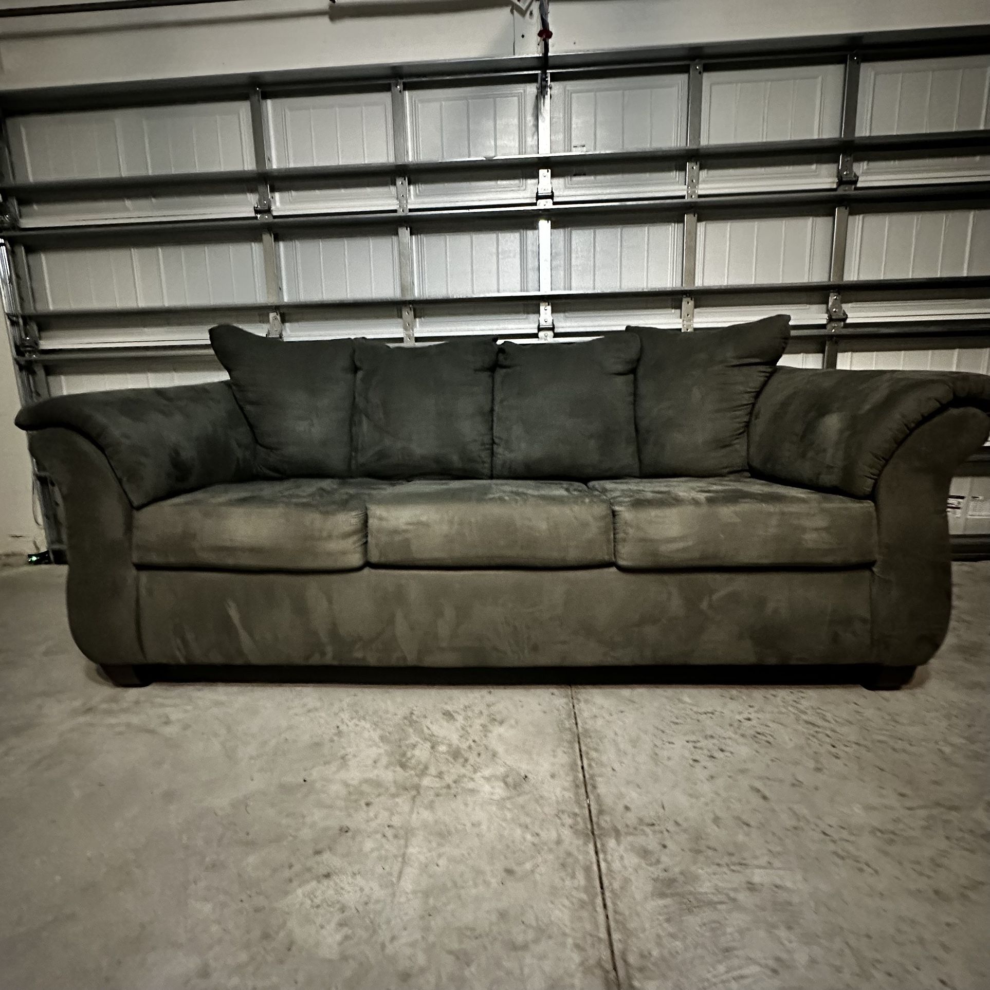 Need Gone ASAP‼️ Sofa used but good condition