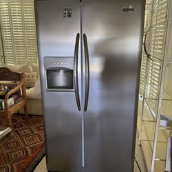 Frigidaire Professional Series Refrigerator 