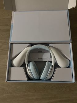 New in box Razer Cinnamoroll Headset