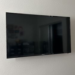 35” Hisense Tv And Wall Mount