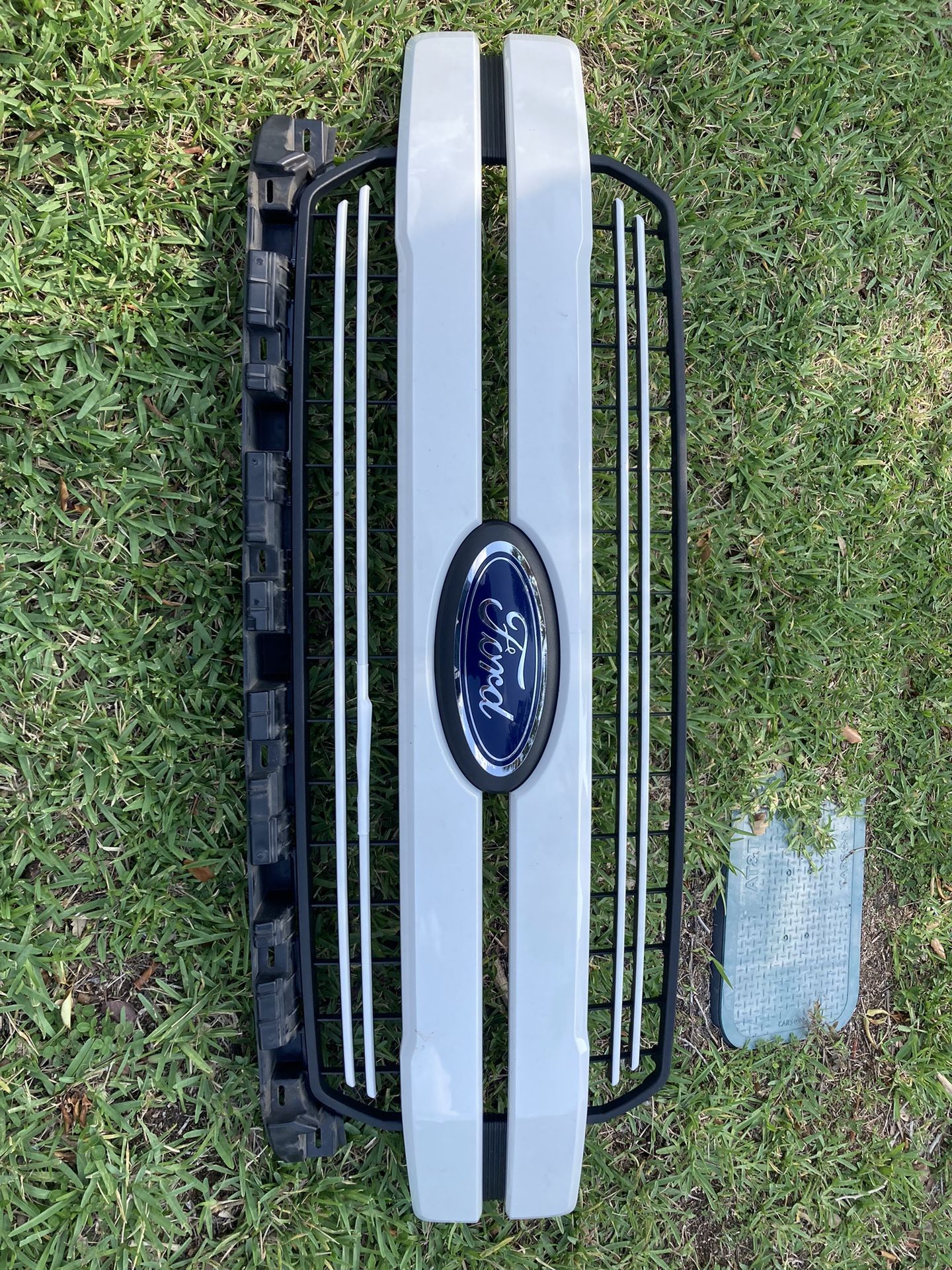 2018 F150 Lariat Grille Oxford White YZ