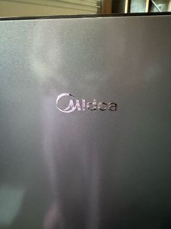MIDEA Mini fridge