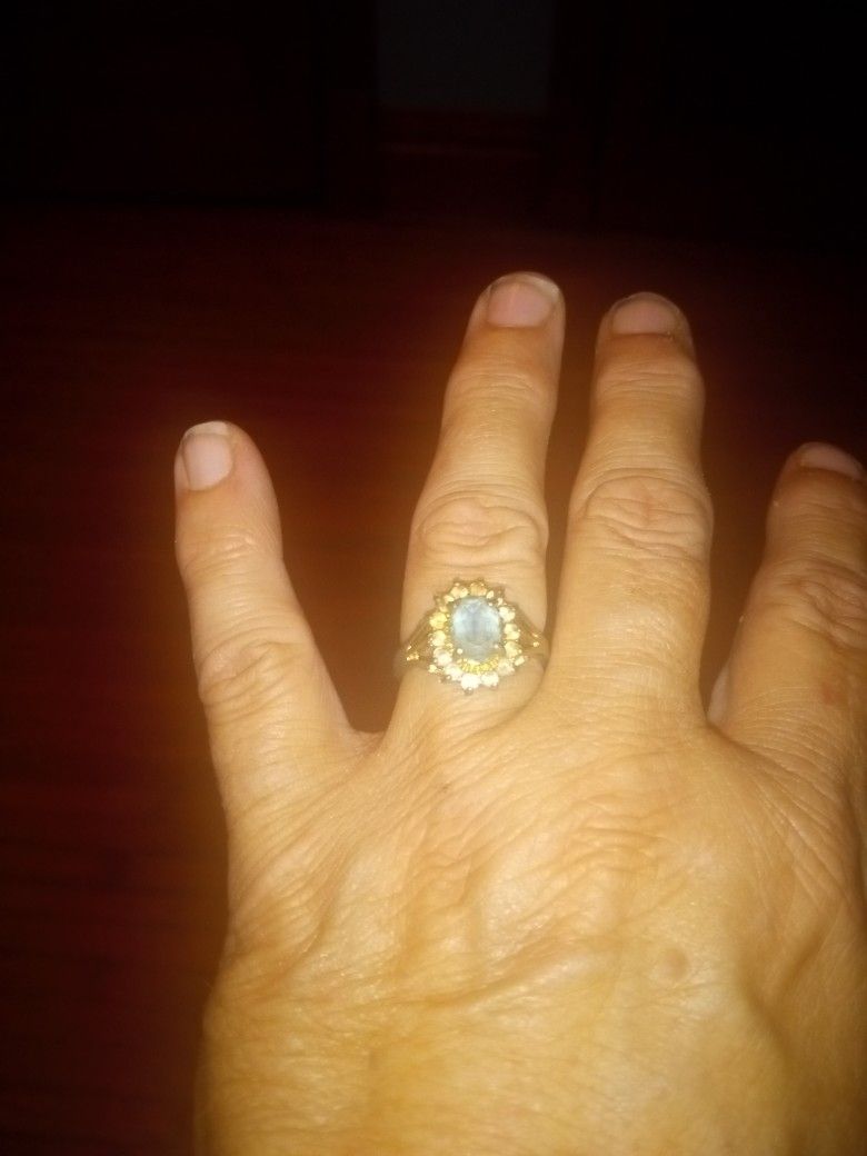Stunning Size 7 Pale  Blue Rhinestone Silver Tone Elegant Sparkling Statement Ring