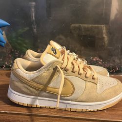 Nike Dunk Low Gold Suede 