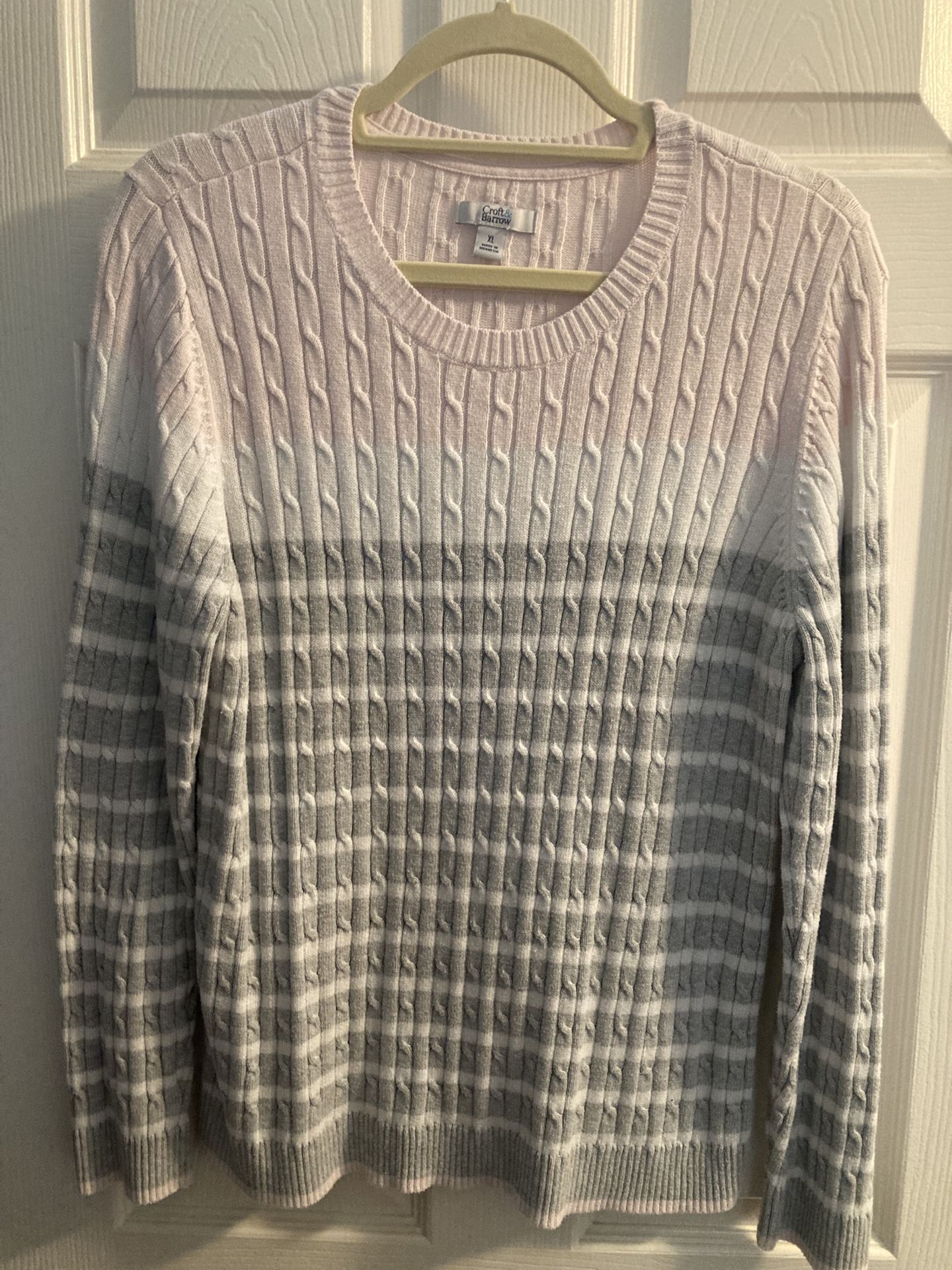 Women’s XL Long Sleeve Pullovers. $3.00 each. Like New (Johnstown Ohio)