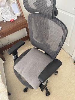 Ergonomic Mesh Office Chair with Headrest