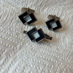 Vintage Pioneer Tie Bar And Matching Cuff Links 