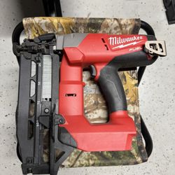 Milwaukee 16 Gauge Nail Gun 2741-20
