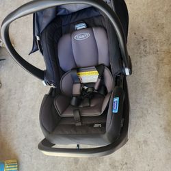 Graco Infant car seat with base，