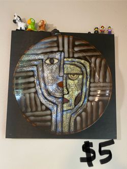 Wall Portraits And Clock