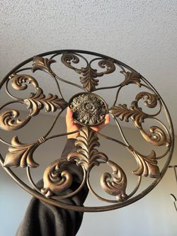 Circle iron decor