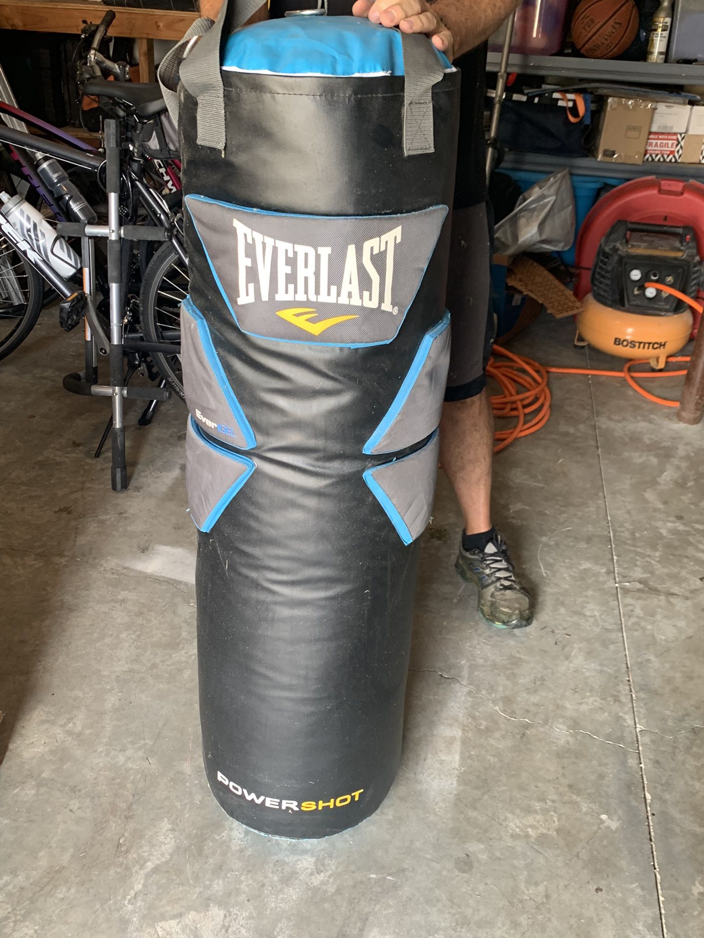 Everlast punching bag- With Ceiling Mount Hardware 