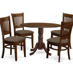 5 Piece BRAND NEW dining Table 