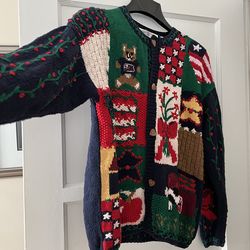 Beautiful Vintage Eagle Eye’s sweater/cardigan (circa 1995) in great condition with no rips or stains. Cardigan sweater original heart shaped buttons 