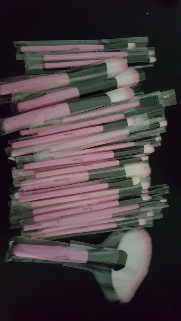 Makeup brushes pink and Black mini 32 piece