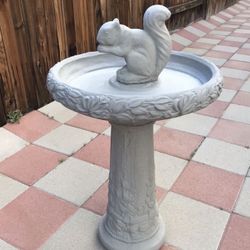 New Bird Bath Made Out Of Cement Perfect Gift 🎁 