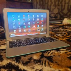 Excelente Laptop Apple Macbook Air De 11 Pulgadas Procesador i5 Con Programas 