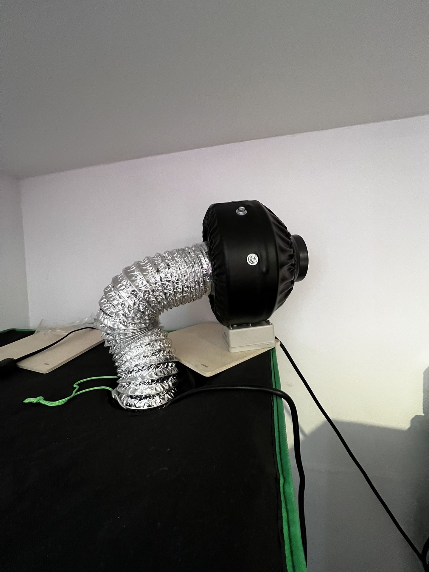 Mars Hydro 300 Watt Light With Tent, Air Filtration And A Solight Seed Started Kit Never Used