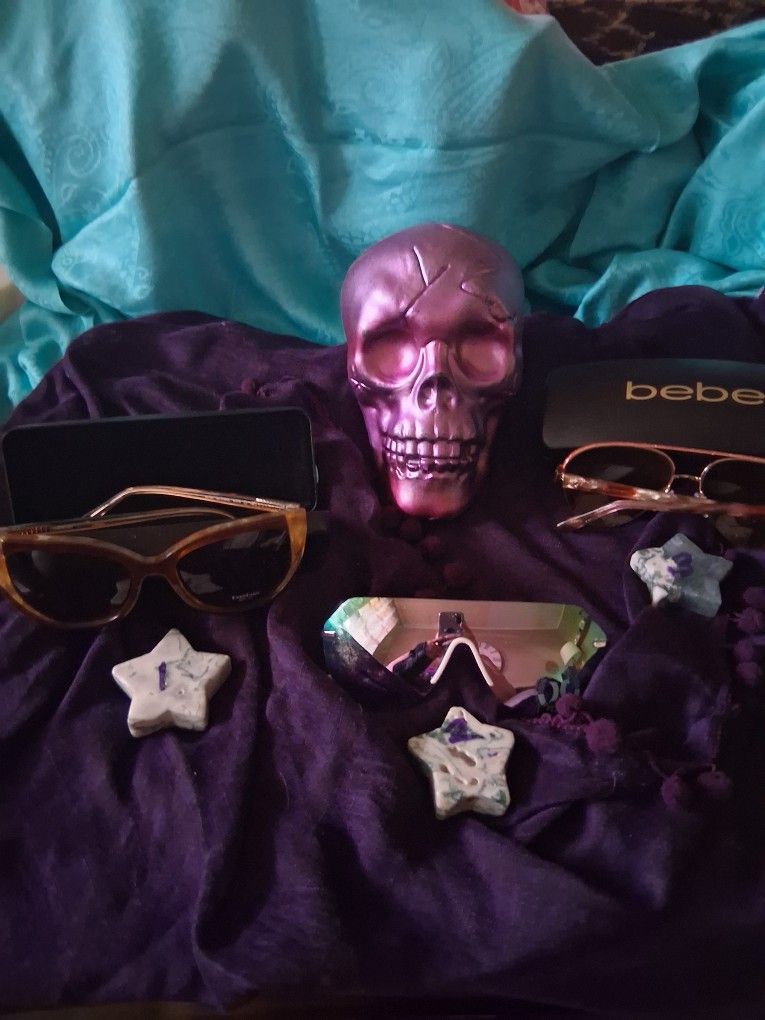 Luxury Sunglasses. Special FREE PURSE*