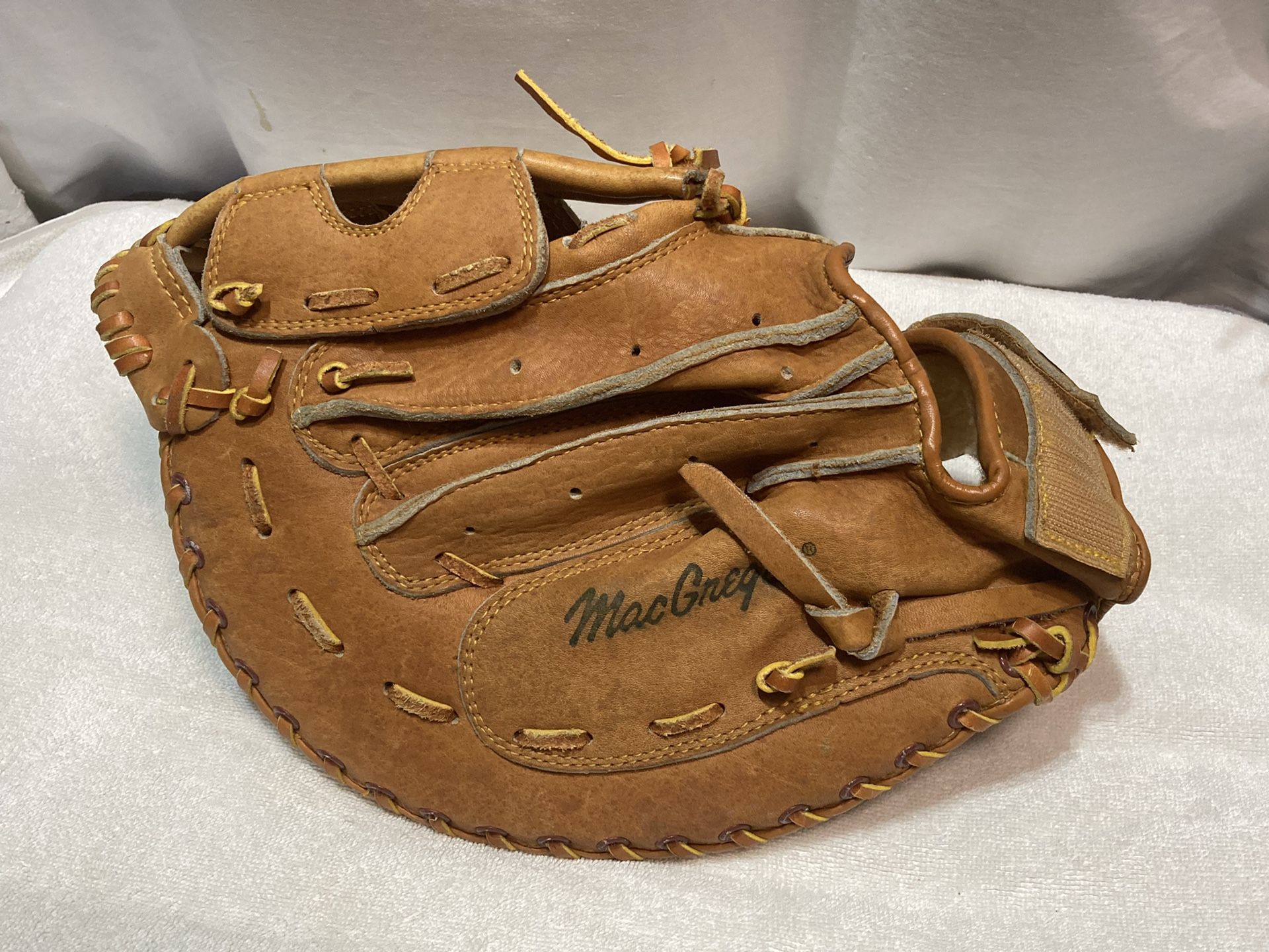 Used In Very Good Condition, MacGREGOR BBFBPROX FULL GRAIN LEATHER FIRST BASEMANS GLOVE