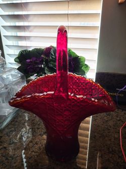 Vese ruby red  perfect basket very old