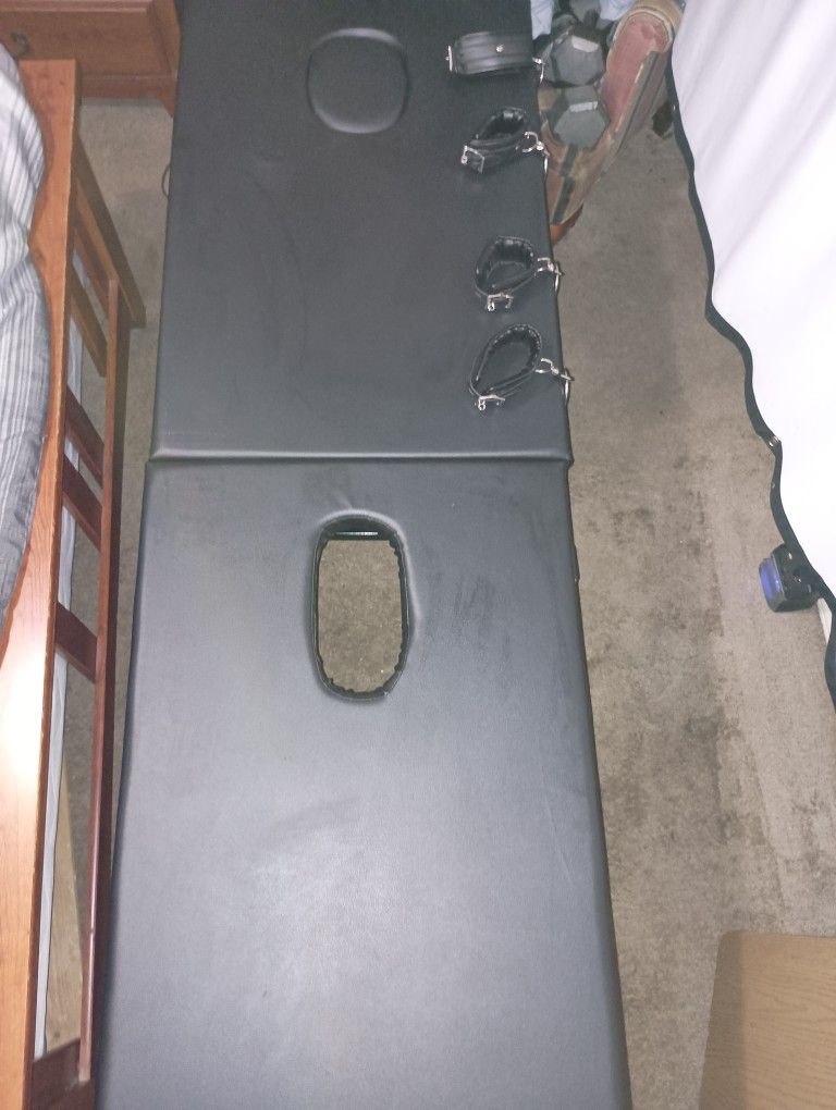 Massage Table With 4 Cuffs‼️ 2 Wrist And 2 Ankle Cuffs