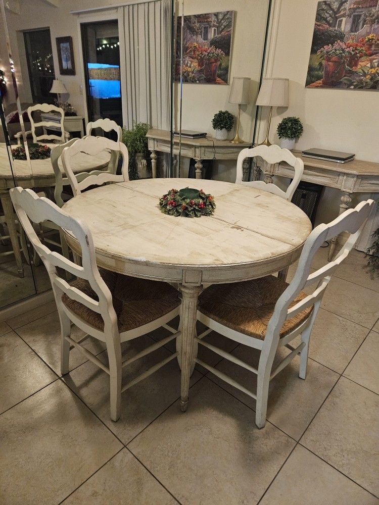 Dinning Table And Chairs 