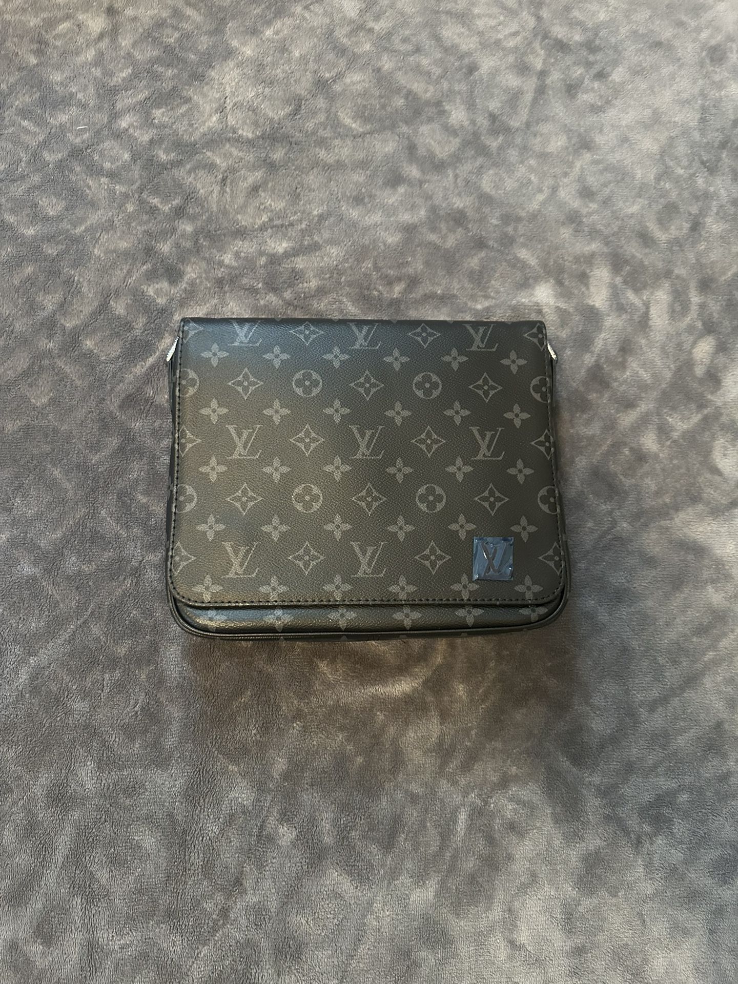 LV MESSENGER BAG - PRICE NEGOTIABLE $300