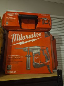 Milwaukee  5/8 sds plus rotary hammer kit