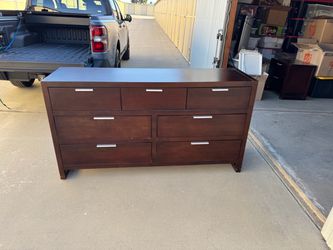 King Size Bedroom Set , 5 piece. Headboard , Dresser w/Mirror, 2 Nightstands, wrap around .